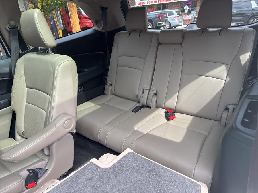 2016 Honda Pilot AWD 4dr Elite w/RES & Navi, available for sale in Shelton, Connecticut | Center Motorsports LLC. Shelton, Connecticut 2016 Honda Pilot AWD 4dr Elite w/RES & Navi, available for sale in Shelton, Connecticut | Center Motorsports LLC. Shelton, Connecticut