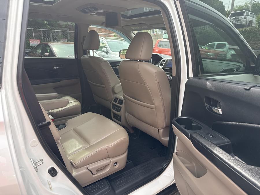 2016 Honda Pilot AWD 4dr Elite w/RES & Navi, available for sale in Shelton, Connecticut | Center Motorsports LLC. Shelton, Connecticut 2016 Honda Pilot AWD 4dr Elite w/RES & Navi, available for sale in Shelton, Connecticut | Center Motorsports LLC. Shelton, Connecticut