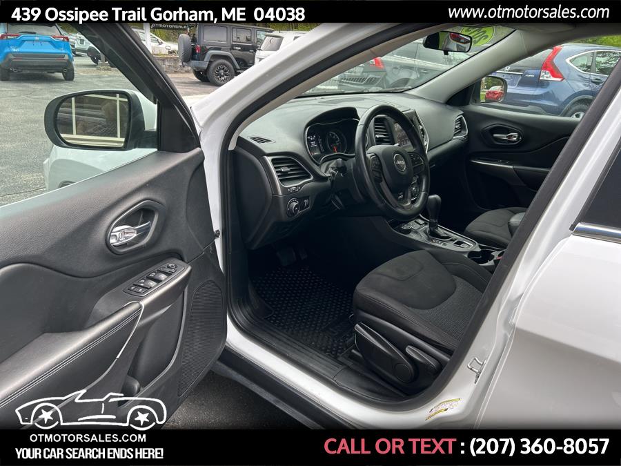 2019 Jeep Cherokee Latitude 4x4, available for sale in Gorham, Maine | Ossipee Trail Motor Sales. Gorham, Maine 2019 Jeep Cherokee Latitude 4x4, available for sale in Gorham, Maine | Ossipee Trail Motor Sales. Gorham, Maine