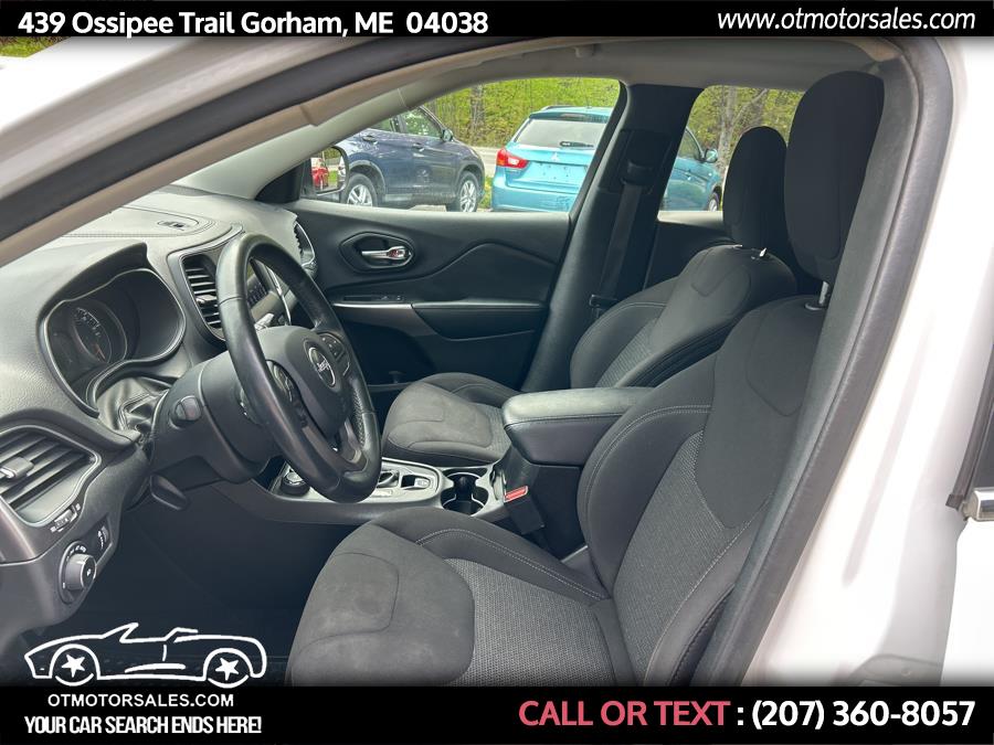 2019 Jeep Cherokee Latitude 4x4, available for sale in Gorham, Maine | Ossipee Trail Motor Sales. Gorham, Maine 2019 Jeep Cherokee Latitude 4x4, available for sale in Gorham, Maine | Ossipee Trail Motor Sales. Gorham, Maine
