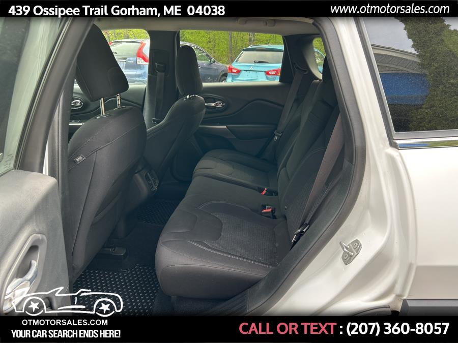 2019 Jeep Cherokee Latitude 4x4, available for sale in Gorham, Maine | Ossipee Trail Motor Sales. Gorham, Maine 2019 Jeep Cherokee Latitude 4x4, available for sale in Gorham, Maine | Ossipee Trail Motor Sales. Gorham, Maine