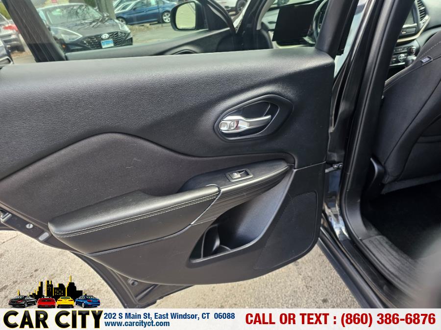 2016 Jeep Cherokee 4WD 4dr Latitude, available for sale in East Windsor, Connecticut | Car City LLC. East Windsor, Connecticut 2016 Jeep Cherokee 4WD 4dr Latitude, available for sale in East Windsor, Connecticut | Car City LLC. East Windsor, Connecticut