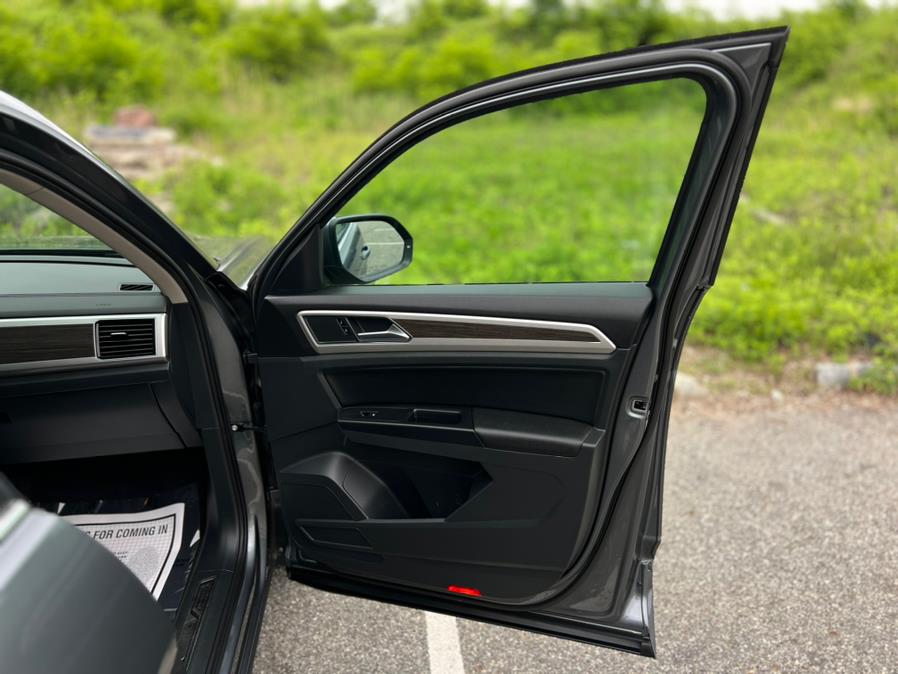 2019 Volkswagen Atlas 3.6L V6 SEL R-Line 4MOTION, available for sale in Paterson, New Jersey | Speedway Motors LLC. Paterson, New Jersey 2019 Volkswagen Atlas 3.6L V6 SEL R-Line 4MOTION, available for sale in Paterson, New Jersey | Speedway Motors LLC. Paterson, New Jersey