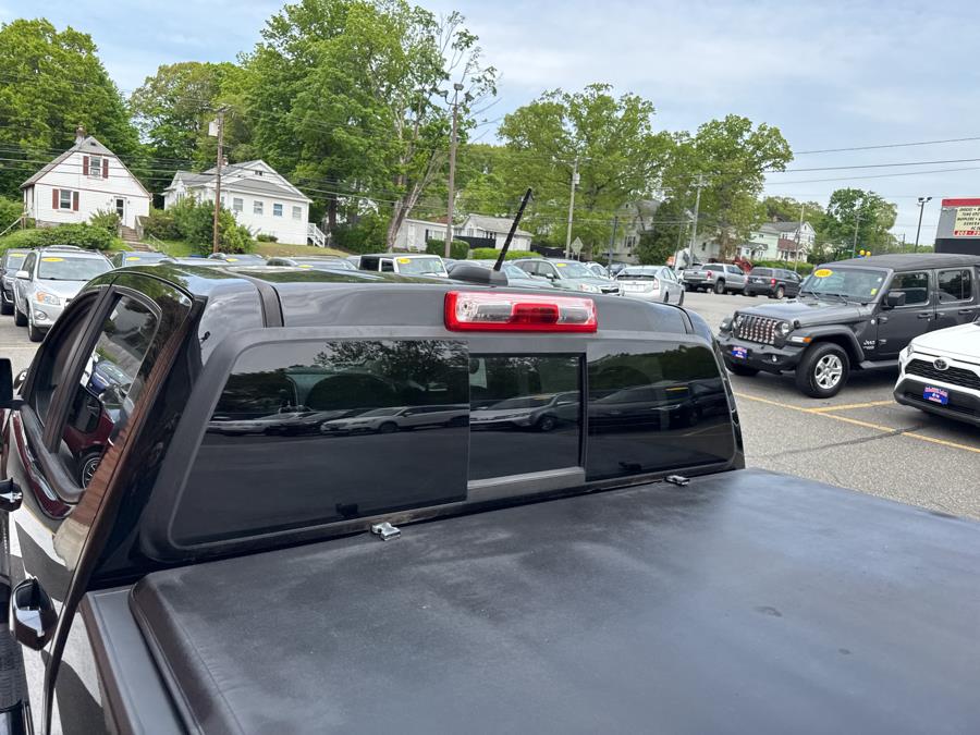 2017 Chevrolet Colorado 4WD Crew Cab Z71, available for sale in Waterbury, Connecticut | National Auto Brokers, Inc.. Waterbury, Connecticut 2017 Chevrolet Colorado 4WD Crew Cab Z71, available for sale in Waterbury, Connecticut | National Auto Brokers, Inc.. Waterbury, Connecticut