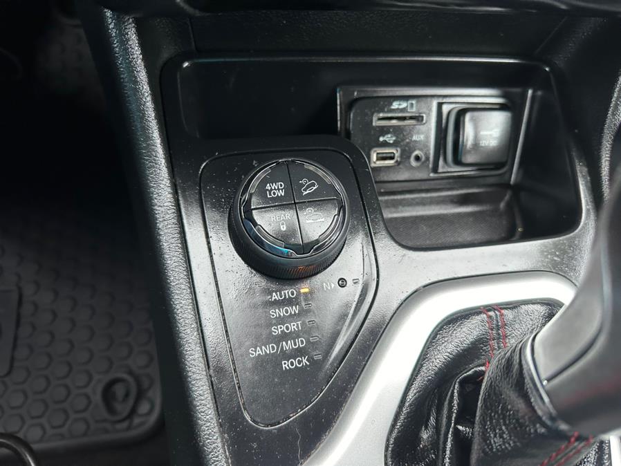 2015 Jeep Cherokee 4WD 4dr Trailhawk, available for sale in South Windsor, Connecticut | Mike And Tony Auto Sales, Inc. South Windsor, Connecticut 2015 Jeep Cherokee 4WD 4dr Trailhawk, available for sale in South Windsor, Connecticut | Mike And Tony Auto Sales, Inc. South Windsor, Connecticut