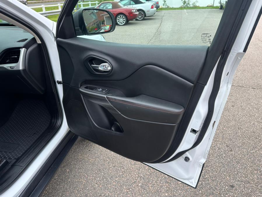 2015 Jeep Cherokee 4WD 4dr Trailhawk, available for sale in South Windsor, Connecticut | Mike And Tony Auto Sales, Inc. South Windsor, Connecticut 2015 Jeep Cherokee 4WD 4dr Trailhawk, available for sale in South Windsor, Connecticut | Mike And Tony Auto Sales, Inc. South Windsor, Connecticut