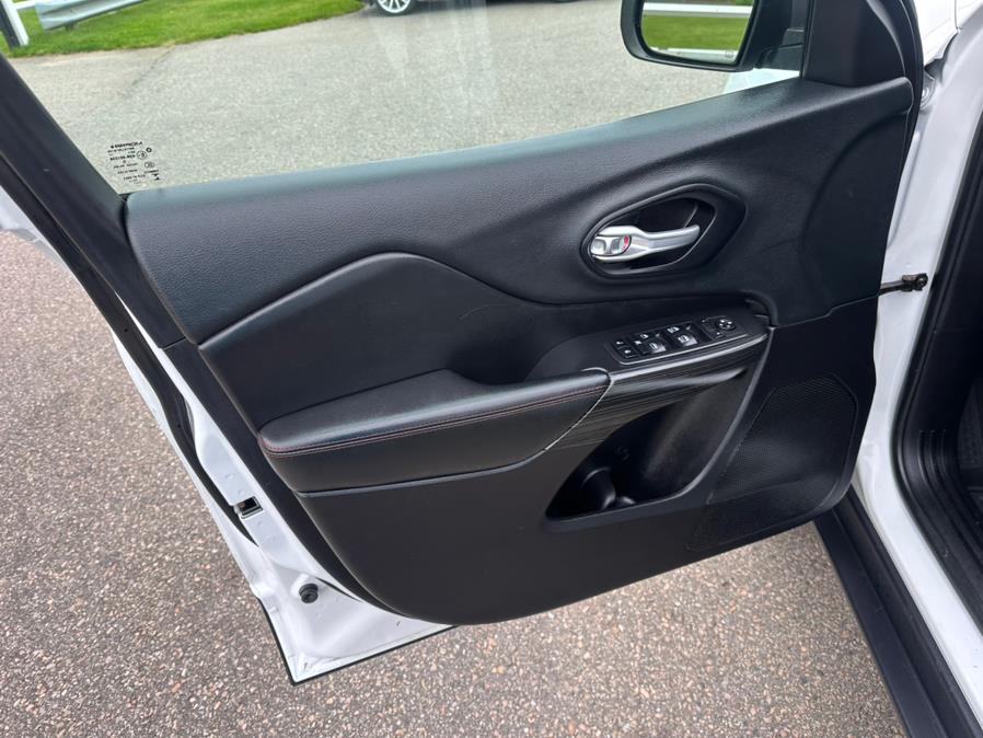 2015 Jeep Cherokee 4WD 4dr Trailhawk, available for sale in South Windsor, Connecticut | Mike And Tony Auto Sales, Inc. South Windsor, Connecticut 2015 Jeep Cherokee 4WD 4dr Trailhawk, available for sale in South Windsor, Connecticut | Mike And Tony Auto Sales, Inc. South Windsor, Connecticut