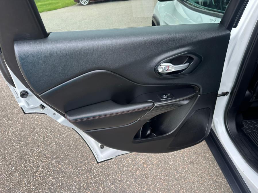 2015 Jeep Cherokee 4WD 4dr Trailhawk, available for sale in South Windsor, Connecticut | Mike And Tony Auto Sales, Inc. South Windsor, Connecticut 2015 Jeep Cherokee 4WD 4dr Trailhawk, available for sale in South Windsor, Connecticut | Mike And Tony Auto Sales, Inc. South Windsor, Connecticut