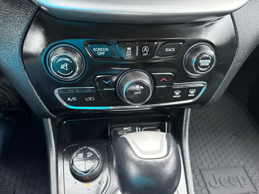 2015 Jeep Cherokee 4WD 4dr Trailhawk, available for sale in South Windsor, Connecticut | Mike And Tony Auto Sales, Inc. South Windsor, Connecticut 2015 Jeep Cherokee 4WD 4dr Trailhawk, available for sale in South Windsor, Connecticut | Mike And Tony Auto Sales, Inc. South Windsor, Connecticut