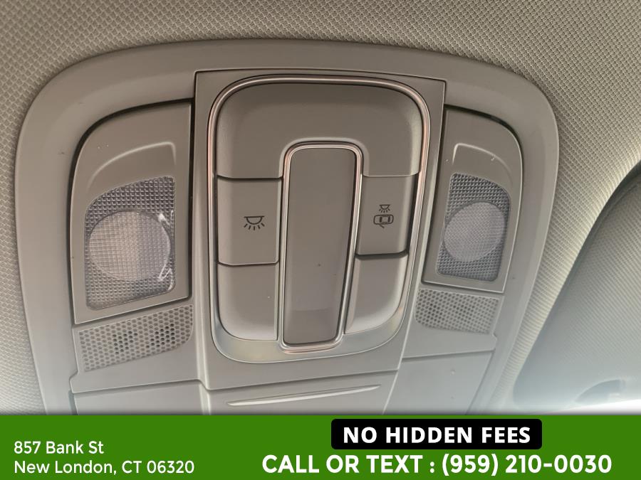 2020 Hyundai Santa Fe SEL 2.4L Auto AWD, available for sale in New London, Connecticut | McAvoy Inc dba Town Hill Auto. New London, Connecticut 2020 Hyundai Santa Fe SEL 2.4L Auto AWD, available for sale in New London, Connecticut | McAvoy Inc dba Town Hill Auto. New London, Connecticut