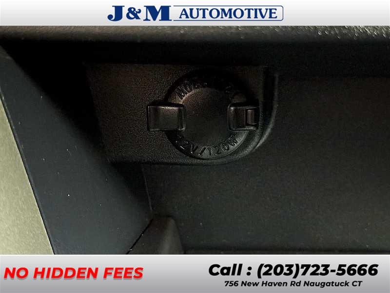 2015 Toyota Rav4 LE, available for sale in Naugatuck, Connecticut | J&M Automotive Sls&Svc LLC. Naugatuck, Connecticut 2015 Toyota Rav4 LE, available for sale in Naugatuck, Connecticut | J&M Automotive Sls&Svc LLC. Naugatuck, Connecticut