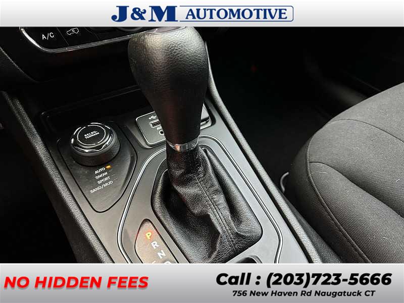2020 Jeep Cherokee Latitude, available for sale in Naugatuck, Connecticut | J&M Automotive Sls&Svc LLC. Naugatuck, Connecticut 2020 Jeep Cherokee Latitude, available for sale in Naugatuck, Connecticut | J&M Automotive Sls&Svc LLC. Naugatuck, Connecticut