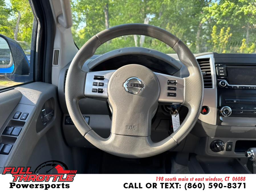 2015 Nissan Frontier 4WD Crew Cab SWB Auto PRO-4X, available for sale in East Windsor, Connecticut | Full Throttle Power Sports LLC. East Windsor, Connecticut 2015 Nissan Frontier 4WD Crew Cab SWB Auto PRO-4X, available for sale in East Windsor, Connecticut | Full Throttle Power Sports LLC. East Windsor, Connecticut