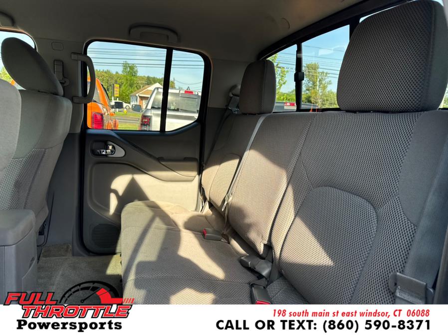2015 Nissan Frontier 4WD Crew Cab SWB Auto PRO-4X, available for sale in East Windsor, Connecticut | Full Throttle Power Sports LLC. East Windsor, Connecticut 2015 Nissan Frontier 4WD Crew Cab SWB Auto PRO-4X, available for sale in East Windsor, Connecticut | Full Throttle Power Sports LLC. East Windsor, Connecticut