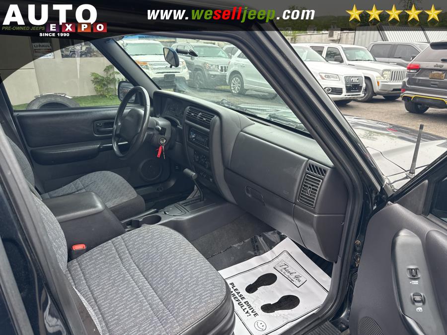 2001 Jeep Cherokee 4dr Sport, available for sale in Huntington, New York | Auto Expo. Huntington, New York 2001 Jeep Cherokee 4dr Sport, available for sale in Huntington, New York | Auto Expo. Huntington, New York