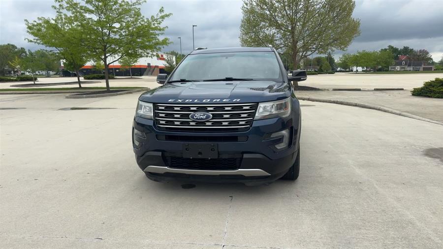 2016 Ford Explorer XLT photo 3