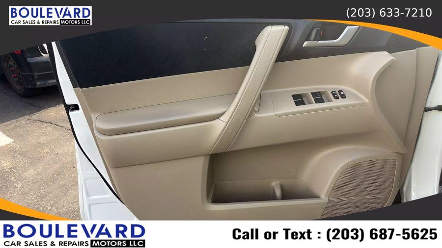2012 Toyota Highlander SE Sport Utility 4D, available for sale in New Haven, Connecticut | Boulevard Motors LLC. New Haven, Connecticut 2012 Toyota Highlander SE Sport Utility 4D, available for sale in New Haven, Connecticut | Boulevard Motors LLC. New Haven, Connecticut