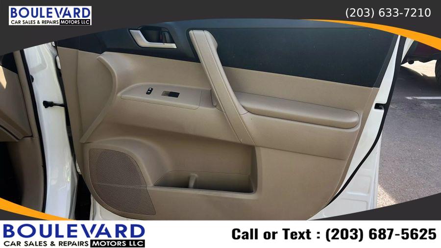 2012 Toyota Highlander SE Sport Utility 4D, available for sale in New Haven, Connecticut | Boulevard Motors LLC. New Haven, Connecticut 2012 Toyota Highlander SE Sport Utility 4D, available for sale in New Haven, Connecticut | Boulevard Motors LLC. New Haven, Connecticut