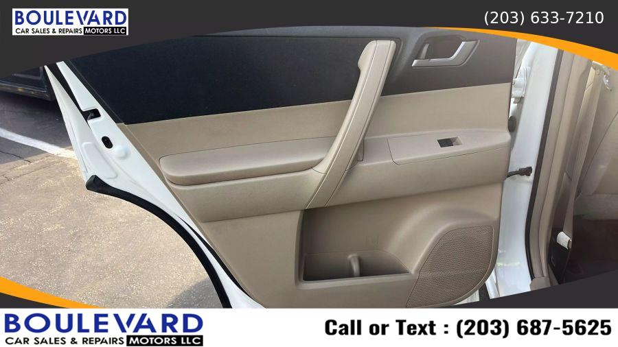 2012 Toyota Highlander SE Sport Utility 4D, available for sale in New Haven, Connecticut | Boulevard Motors LLC. New Haven, Connecticut 2012 Toyota Highlander SE Sport Utility 4D, available for sale in New Haven, Connecticut | Boulevard Motors LLC. New Haven, Connecticut