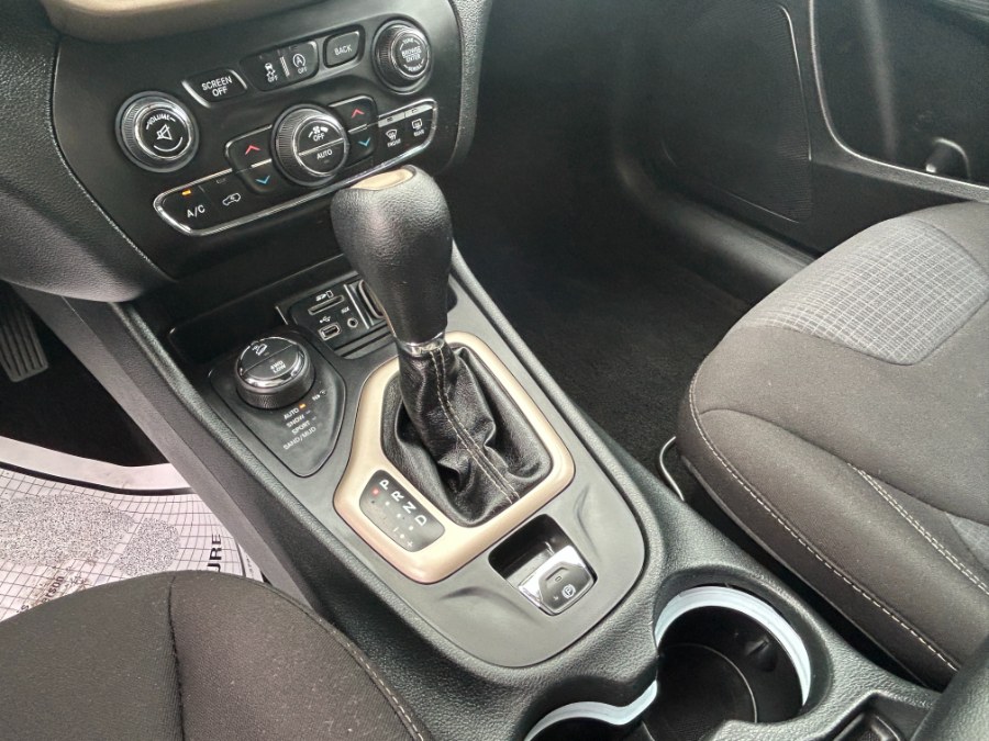 2015 Jeep Cherokee 4WD 4dr Latitude, available for sale in West Babylon, New York | New Gen Auto Group. West Babylon, New York 2015 Jeep Cherokee 4WD 4dr Latitude, available for sale in West Babylon, New York | New Gen Auto Group. West Babylon, New York