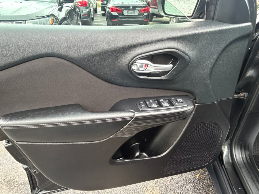2015 Jeep Cherokee 4WD 4dr Latitude, available for sale in West Babylon, New York | New Gen Auto Group. West Babylon, New York 2015 Jeep Cherokee 4WD 4dr Latitude, available for sale in West Babylon, New York | New Gen Auto Group. West Babylon, New York