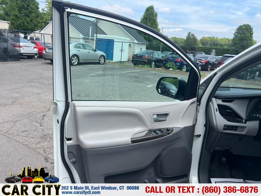 2017 Toyota Sienna XLE Premium AWD 7-Passenger (Natl), available for sale in East Windsor, Connecticut | Car City LLC. East Windsor, Connecticut 2017 Toyota Sienna XLE Premium AWD 7-Passenger (Natl), available for sale in East Windsor, Connecticut | Car City LLC. East Windsor, Connecticut