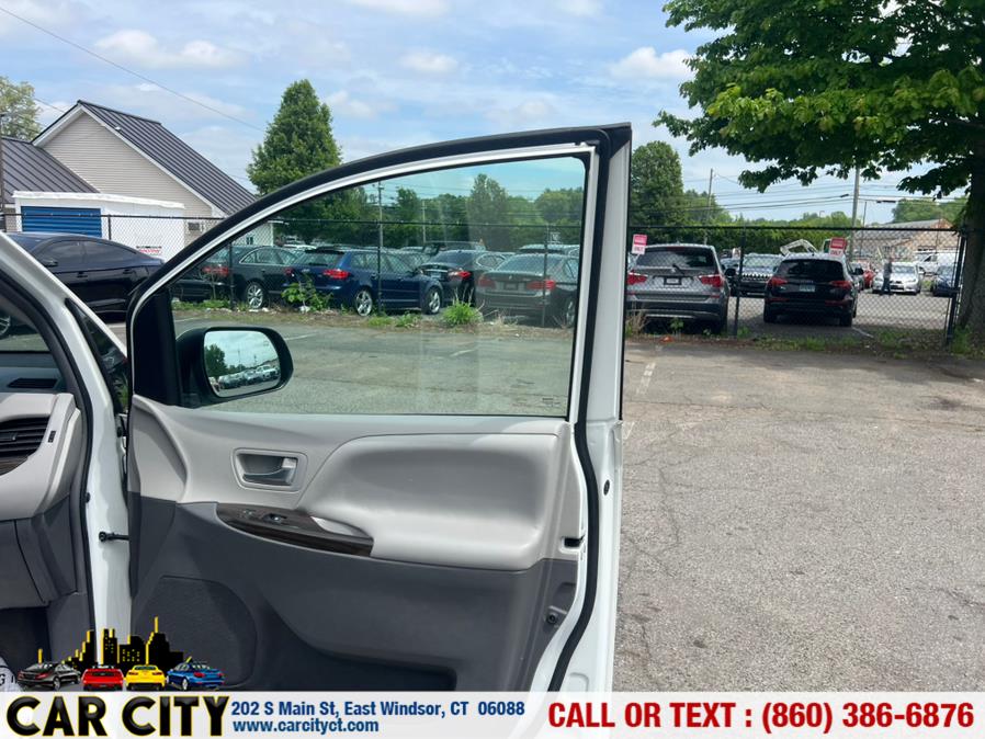 2017 Toyota Sienna XLE Premium AWD 7-Passenger (Natl), available for sale in East Windsor, Connecticut | Car City LLC. East Windsor, Connecticut 2017 Toyota Sienna XLE Premium AWD 7-Passenger (Natl), available for sale in East Windsor, Connecticut | Car City LLC. East Windsor, Connecticut