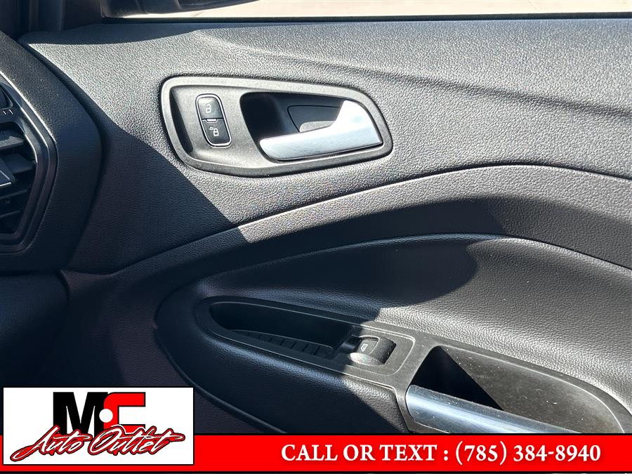 2017 Ford Escape SE 4WD, available for sale in Colby, Kansas | M C Auto Outlet Inc. Colby, Kansas 2017 Ford Escape SE 4WD, available for sale in Colby, Kansas | M C Auto Outlet Inc. Colby, Kansas