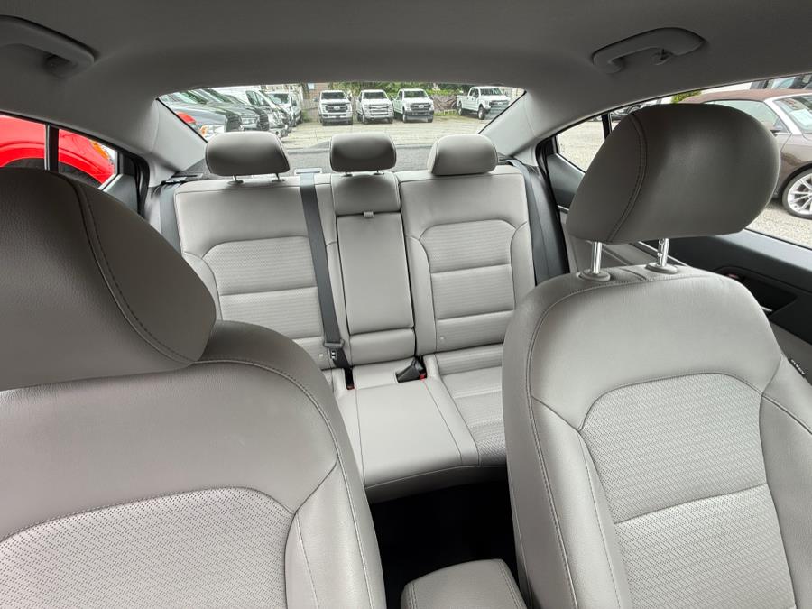 2017 Hyundai Elantra Limited 2.0L Auto (Ulsan) *Ltd Avail*, available for sale in Huntington Station, New York | Huntington Auto Mall. Huntington Station, New York 2017 Hyundai Elantra Limited 2.0L Auto (Ulsan) *Ltd Avail*, available for sale in Huntington Station, New York | Huntington Auto Mall. Huntington Station, New York