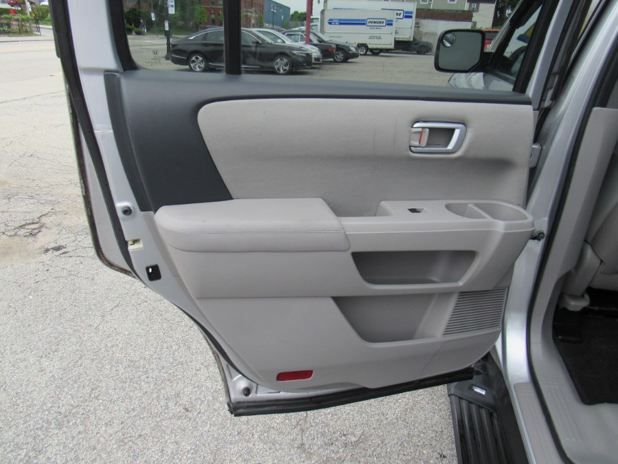 2014 Honda Pilot EX, available for sale in Worcester, Massachusetts | Hilario's Auto Sales Inc.. Worcester, Massachusetts 2014 Honda Pilot EX, available for sale in Worcester, Massachusetts | Hilario's Auto Sales Inc.. Worcester, Massachusetts