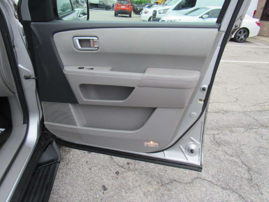 2014 Honda Pilot EX, available for sale in Worcester, Massachusetts | Hilario's Auto Sales Inc.. Worcester, Massachusetts 2014 Honda Pilot EX, available for sale in Worcester, Massachusetts | Hilario's Auto Sales Inc.. Worcester, Massachusetts