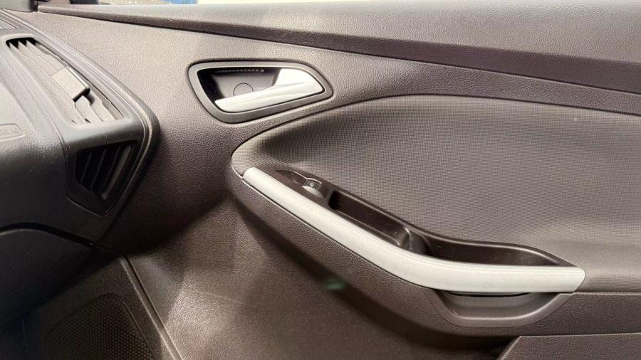 2014 Ford Focus SE Sedan 4D, available for sale in Linden, New Jersey | Route 27 Auto Mall. Linden, New Jersey 2014 Ford Focus SE Sedan 4D, available for sale in Linden, New Jersey | Route 27 Auto Mall. Linden, New Jersey