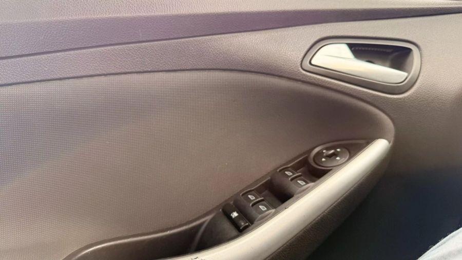 2014 Ford Focus SE Sedan 4D, available for sale in Linden, New Jersey | Route 27 Auto Mall. Linden, New Jersey 2014 Ford Focus SE Sedan 4D, available for sale in Linden, New Jersey | Route 27 Auto Mall. Linden, New Jersey