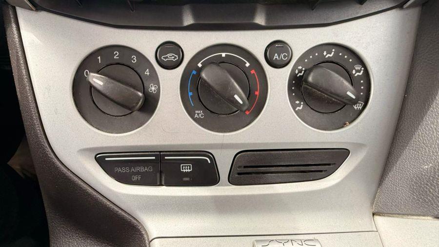2014 Ford Focus SE Sedan 4D, available for sale in Linden, New Jersey | Route 27 Auto Mall. Linden, New Jersey 2014 Ford Focus SE Sedan 4D, available for sale in Linden, New Jersey | Route 27 Auto Mall. Linden, New Jersey