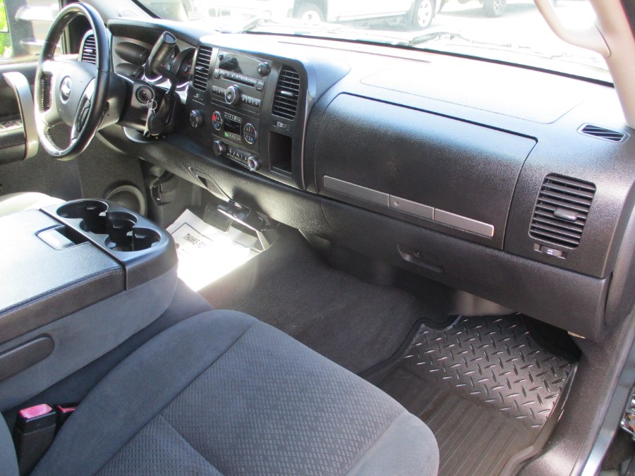 2007 Chevrolet Silverado 1500 4WD Crew Cab 143.5" LT w/1LT, available for sale in Suffield, Connecticut | Suffield Auto LLC. Suffield, Connecticut 2007 Chevrolet Silverado 1500 4WD Crew Cab 143.5" LT w/1LT, available for sale in Suffield, Connecticut | Suffield Auto LLC. Suffield, Connecticut