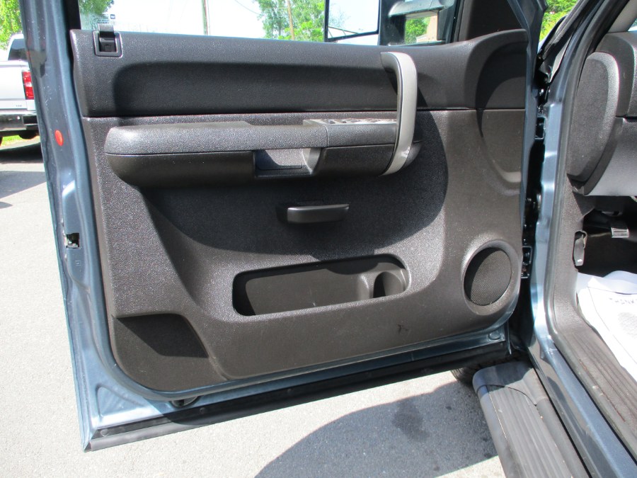 2007 Chevrolet Silverado 1500 4WD Crew Cab 143.5" LT w/1LT, available for sale in Suffield, Connecticut | Suffield Auto LLC. Suffield, Connecticut 2007 Chevrolet Silverado 1500 4WD Crew Cab 143.5" LT w/1LT, available for sale in Suffield, Connecticut | Suffield Auto LLC. Suffield, Connecticut