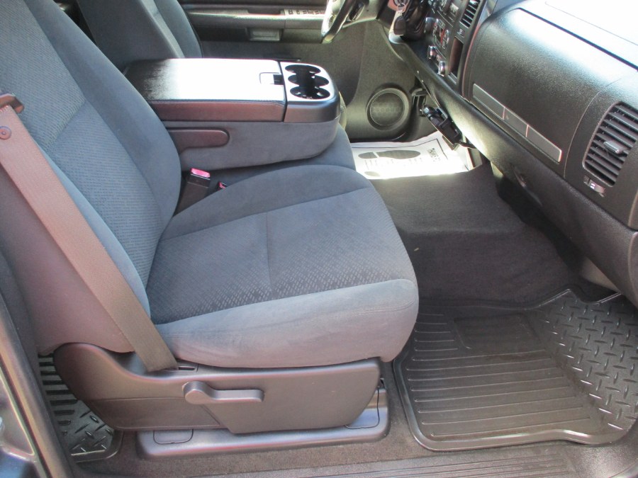 2007 Chevrolet Silverado 1500 4WD Crew Cab 143.5" LT w/1LT, available for sale in Suffield, Connecticut | Suffield Auto LLC. Suffield, Connecticut 2007 Chevrolet Silverado 1500 4WD Crew Cab 143.5" LT w/1LT, available for sale in Suffield, Connecticut | Suffield Auto LLC. Suffield, Connecticut