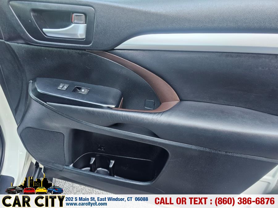 2015 Toyota Highlander AWD 4dr V6 XLE (Natl), available for sale in East Windsor, Connecticut | Car City LLC. East Windsor, Connecticut 2015 Toyota Highlander AWD 4dr V6 XLE (Natl), available for sale in East Windsor, Connecticut | Car City LLC. East Windsor, Connecticut