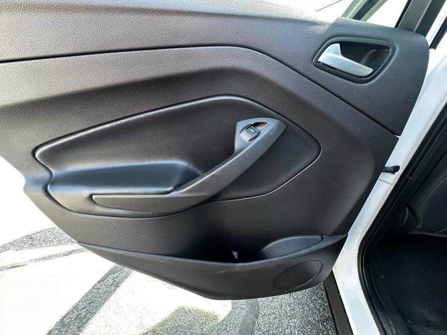 2018 Ford Escape SE Sport Utility 4D, available for sale in Rochester, New York | 5 Star Motor Group. Rochester, New York 2018 Ford Escape SE Sport Utility 4D, available for sale in Rochester, New York | 5 Star Motor Group. Rochester, New York