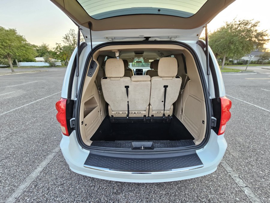 2016 Dodge Grand Caravan 4dr Wgn SXT FWD, available for sale in Longwood, Florida | Majestic Autos Inc.. Longwood, Florida 2016 Dodge Grand Caravan 4dr Wgn SXT FWD, available for sale in Longwood, Florida | Majestic Autos Inc.. Longwood, Florida