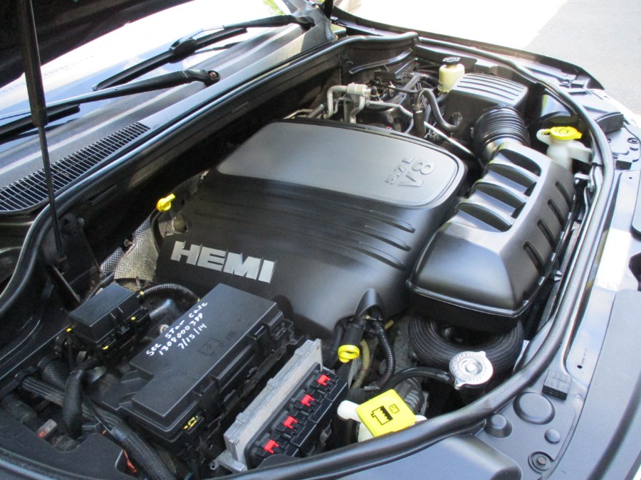 2011 Jeep Grand Cherokee 4WD 4dr Overland, available for sale in Meriden, Connecticut | Cos Central Auto. Meriden, Connecticut 2011 Jeep Grand Cherokee 4WD 4dr Overland, available for sale in Meriden, Connecticut | Cos Central Auto. Meriden, Connecticut