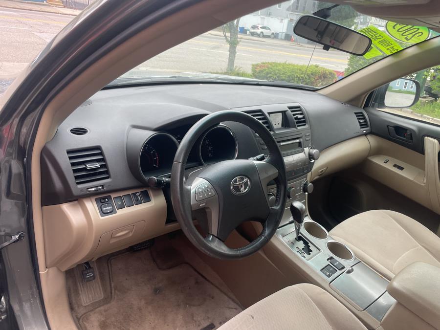 2009 Toyota Highlander 4WD 4dr V6 Base (Natl), available for sale in Worcester, Massachusetts | Worcester Auto Outlet LLC. Worcester, Massachusetts 2009 Toyota Highlander 4WD 4dr V6 Base (Natl), available for sale in Worcester, Massachusetts | Worcester Auto Outlet LLC. Worcester, Massachusetts