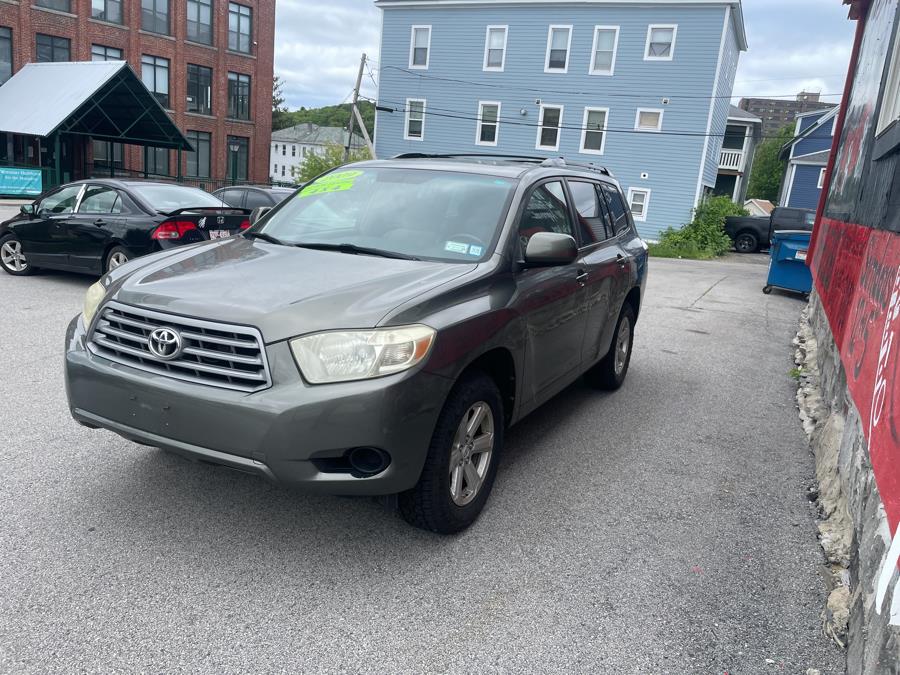 2009 Toyota Highlander 4WD 4dr V6 Base (Natl), available for sale in Worcester, Massachusetts | Worcester Auto Outlet LLC. Worcester, Massachusetts 2009 Toyota Highlander 4WD 4dr V6 Base (Natl), available for sale in Worcester, Massachusetts | Worcester Auto Outlet LLC. Worcester, Massachusetts