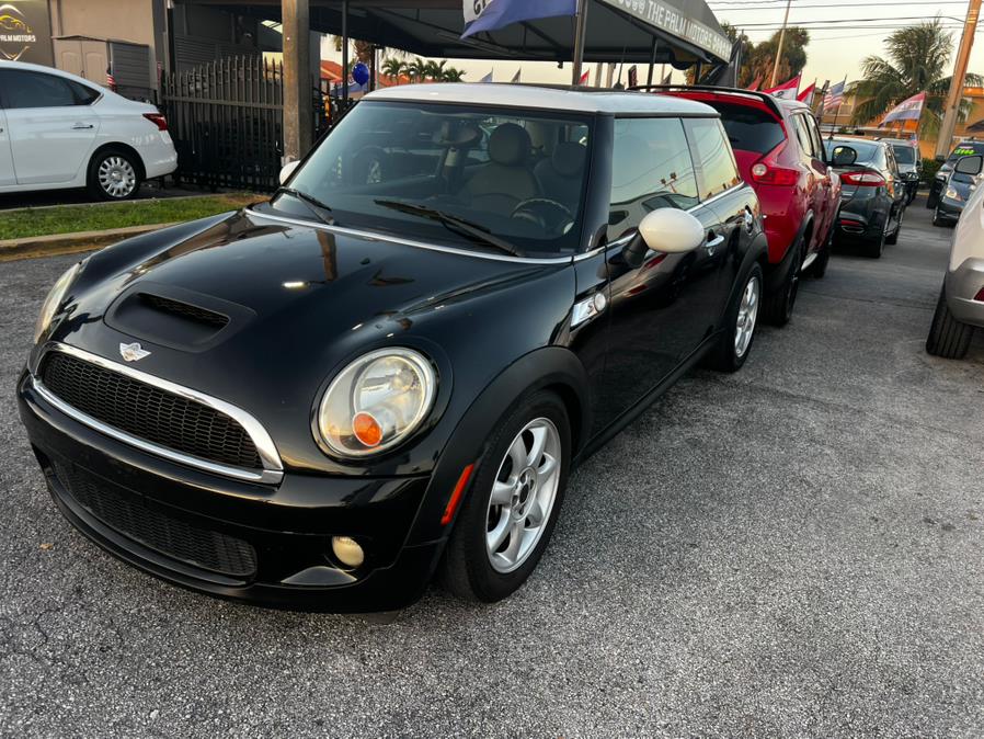 Used 2010 MINI Cooper Hardtop in Hialeah, Florida | The Palm Motors LLC. Hialeah, Florida