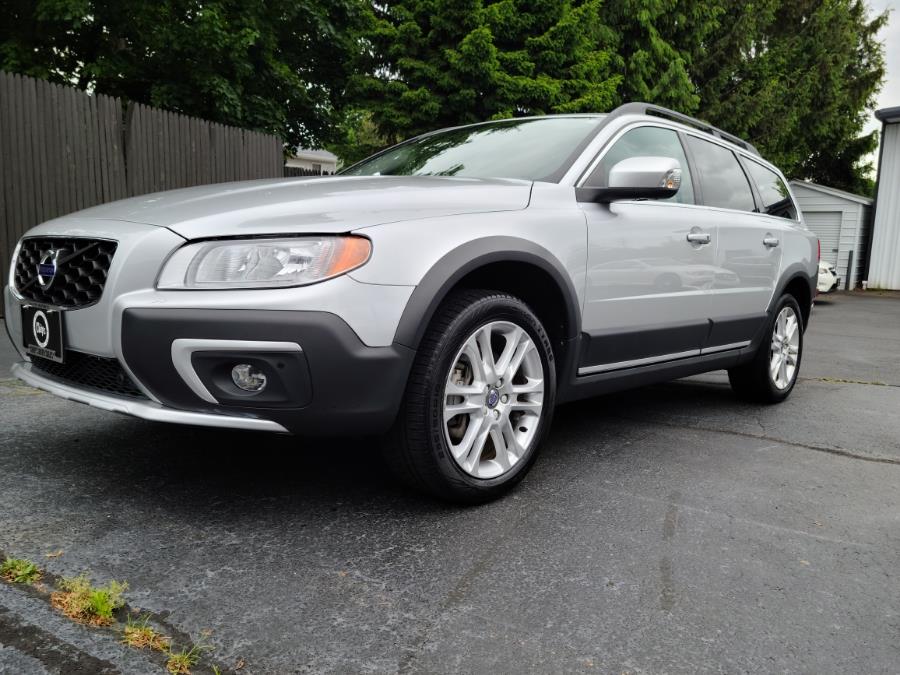2016 Volvo XC70 AWD 4dr Wgn T5 Premier, available for sale in Milford, Connecticut | Chip's Auto Sales Inc. Milford, Connecticut 2016 Volvo XC70 AWD 4dr Wgn T5 Premier, available for sale in Milford, Connecticut | Chip's Auto Sales Inc. Milford, Connecticut