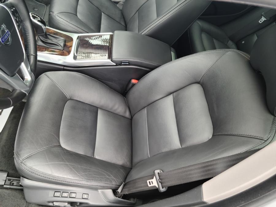 2016 Volvo XC70 AWD 4dr Wgn T5 Premier, available for sale in Milford, Connecticut | Chip's Auto Sales Inc. Milford, Connecticut 2016 Volvo XC70 AWD 4dr Wgn T5 Premier, available for sale in Milford, Connecticut | Chip's Auto Sales Inc. Milford, Connecticut