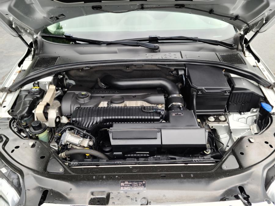 2016 Volvo XC70 AWD 4dr Wgn T5 Premier, available for sale in Milford, Connecticut | Chip's Auto Sales Inc. Milford, Connecticut 2016 Volvo XC70 AWD 4dr Wgn T5 Premier, available for sale in Milford, Connecticut | Chip's Auto Sales Inc. Milford, Connecticut
