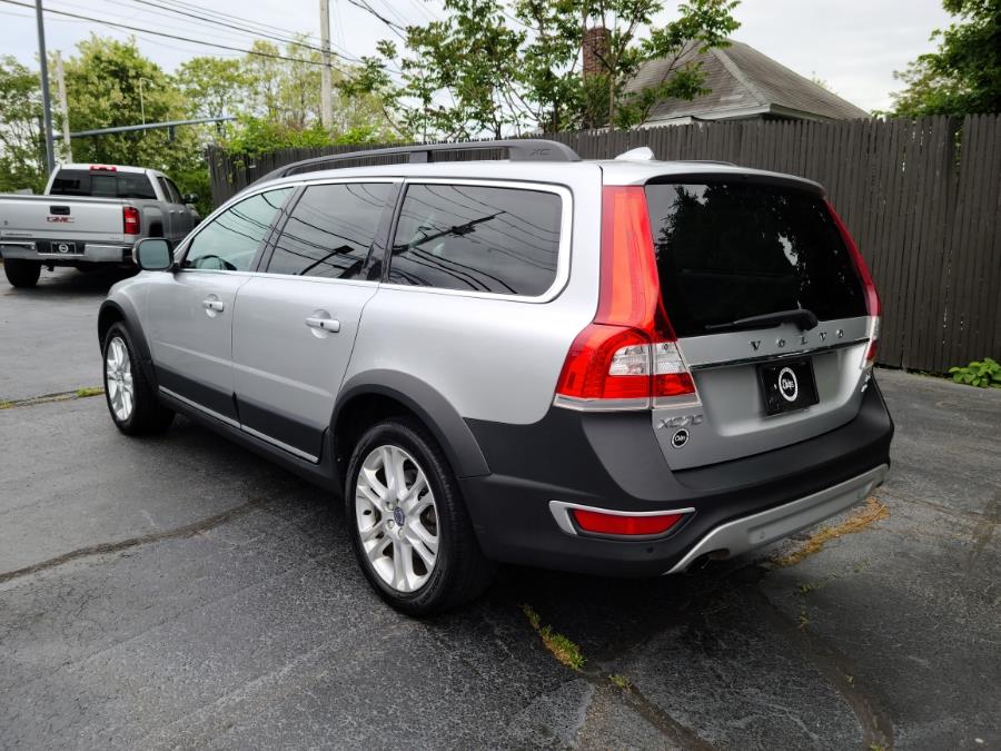 2016 Volvo XC70 AWD 4dr Wgn T5 Premier, available for sale in Milford, Connecticut | Chip's Auto Sales Inc. Milford, Connecticut 2016 Volvo XC70 AWD 4dr Wgn T5 Premier, available for sale in Milford, Connecticut | Chip's Auto Sales Inc. Milford, Connecticut