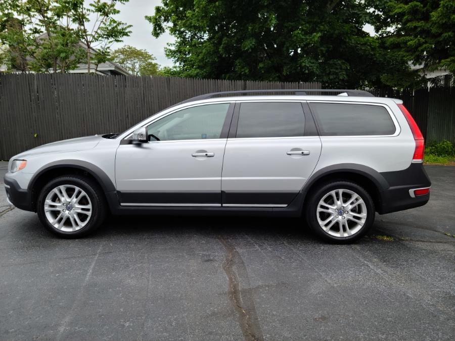 2016 Volvo XC70 AWD 4dr Wgn T5 Premier, available for sale in Milford, Connecticut | Chip's Auto Sales Inc. Milford, Connecticut 2016 Volvo XC70 AWD 4dr Wgn T5 Premier, available for sale in Milford, Connecticut | Chip's Auto Sales Inc. Milford, Connecticut