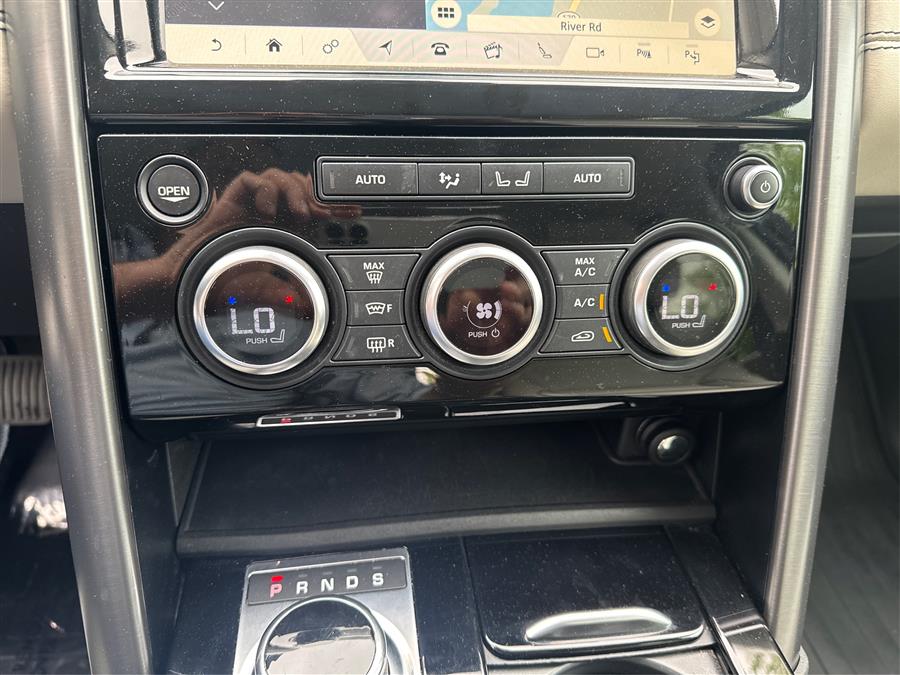 2017 Land Rover Discovery First Edition V6 Supercharged, available for sale in Canton, Connecticut | Lava Motors. Canton, Connecticut 2017 Land Rover Discovery First Edition V6 Supercharged, available for sale in Canton, Connecticut | Lava Motors. Canton, Connecticut